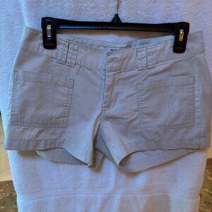 WOMEN'S OLD NAVY SHORTS - SIZE 4